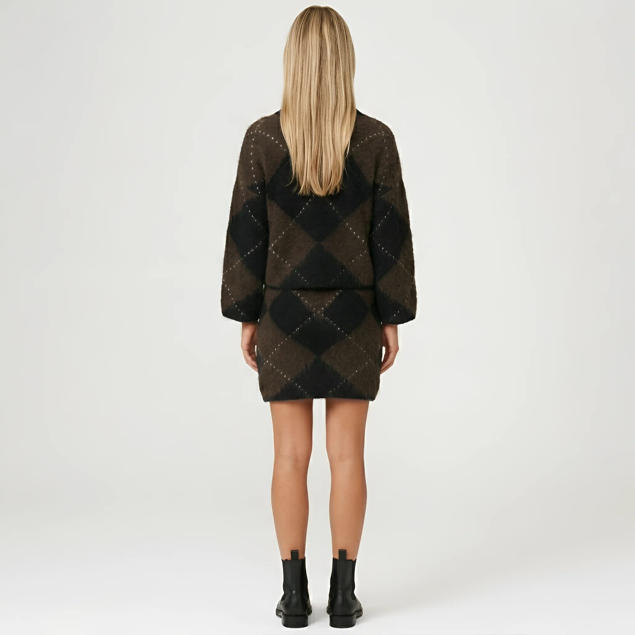 Completo donna in maglia a rombi con dolcevita e gonna corta - Image 3