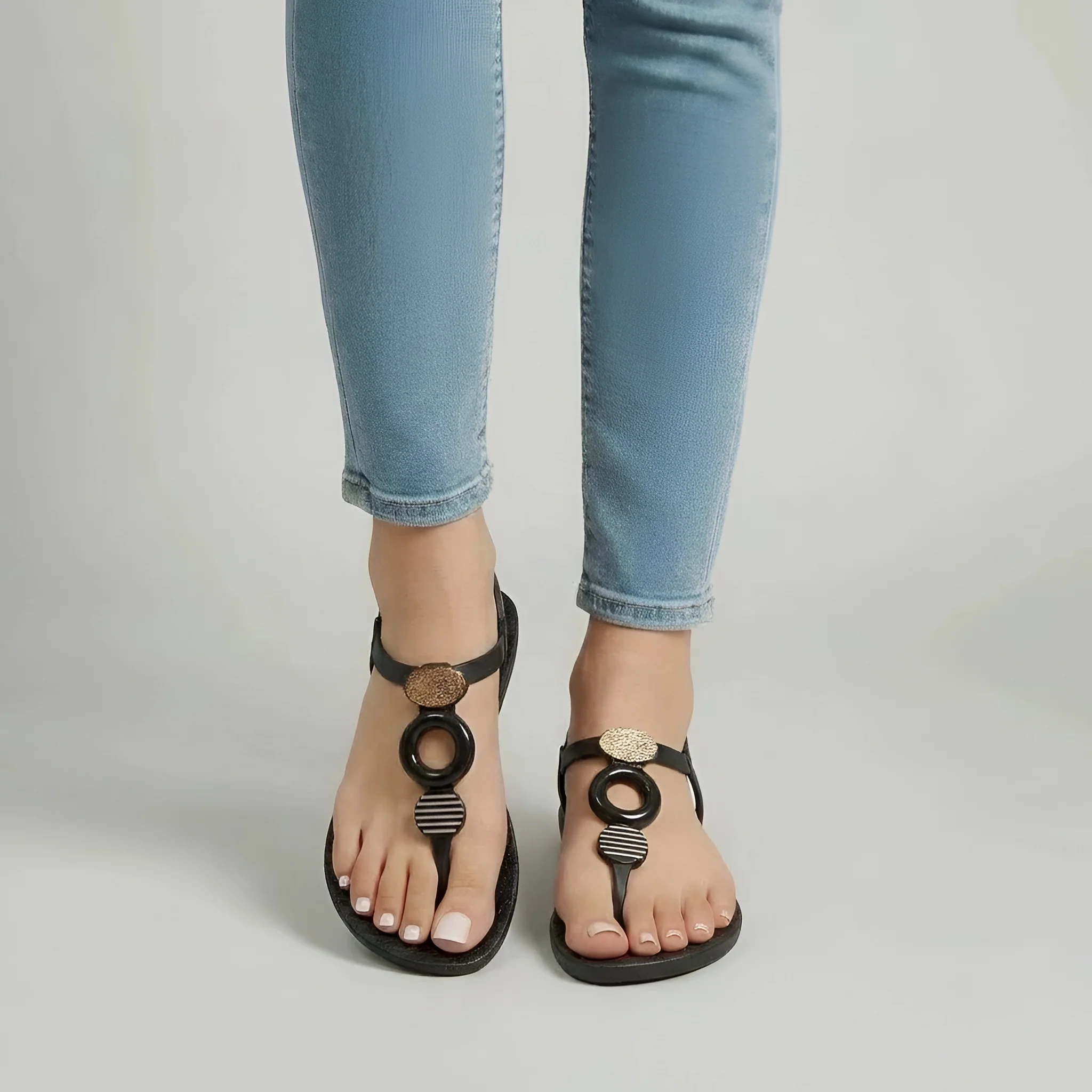 Sandali infradito donna flat con cinturino e decorazioni casual estive